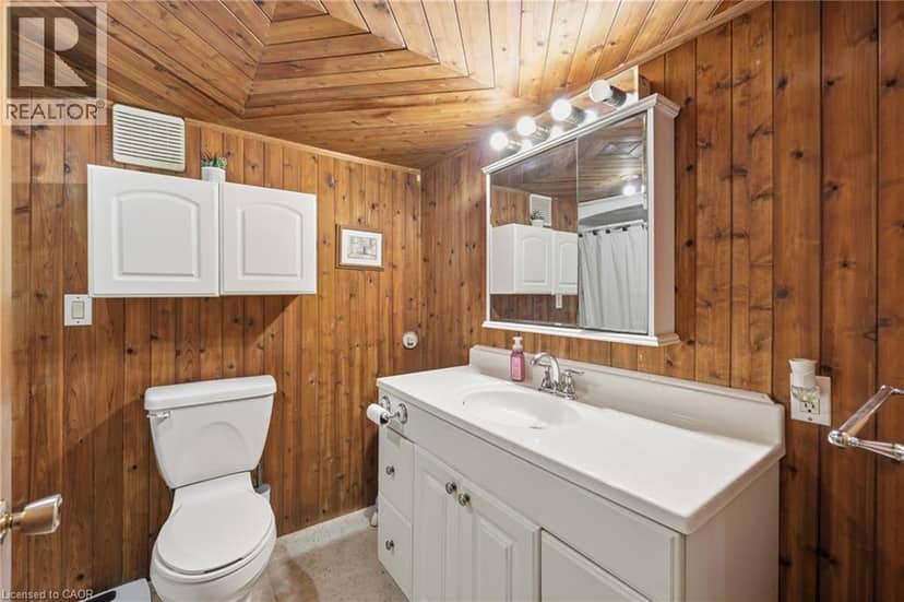 8404 CHIPPEWA Road — photo 16 of 40
