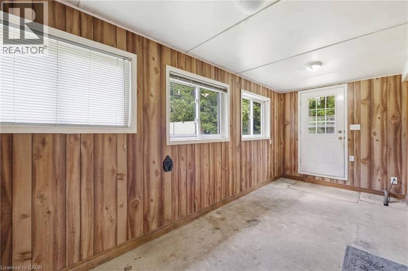 8404 CHIPPEWA Road — photo 18 of 40
