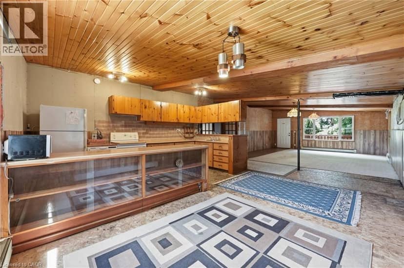 8404 CHIPPEWA Road — photo 38 of 40