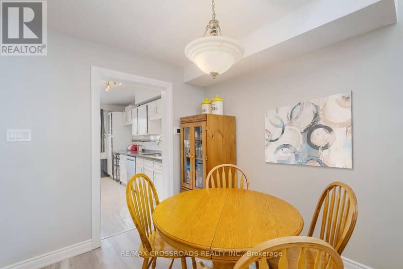 65 - 10 Rodda Boulevard — photo 10 of 36