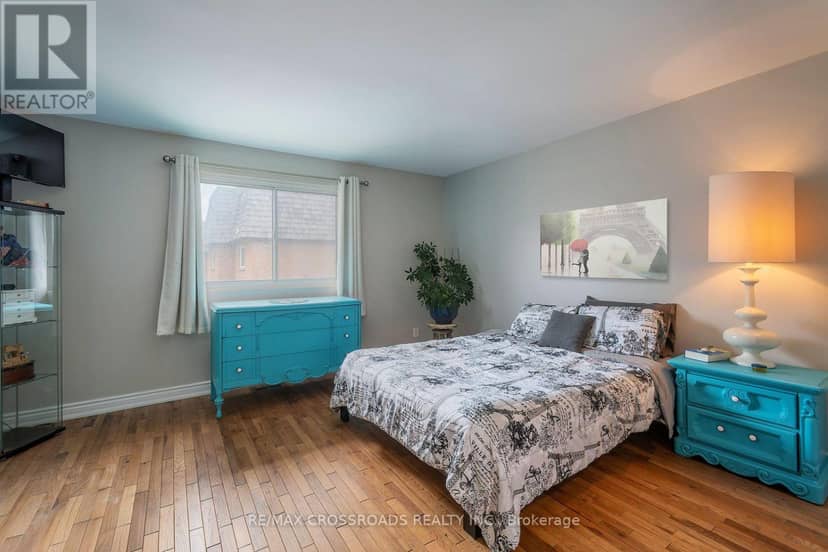 65 - 10 Rodda Boulevard — photo 12 of 36