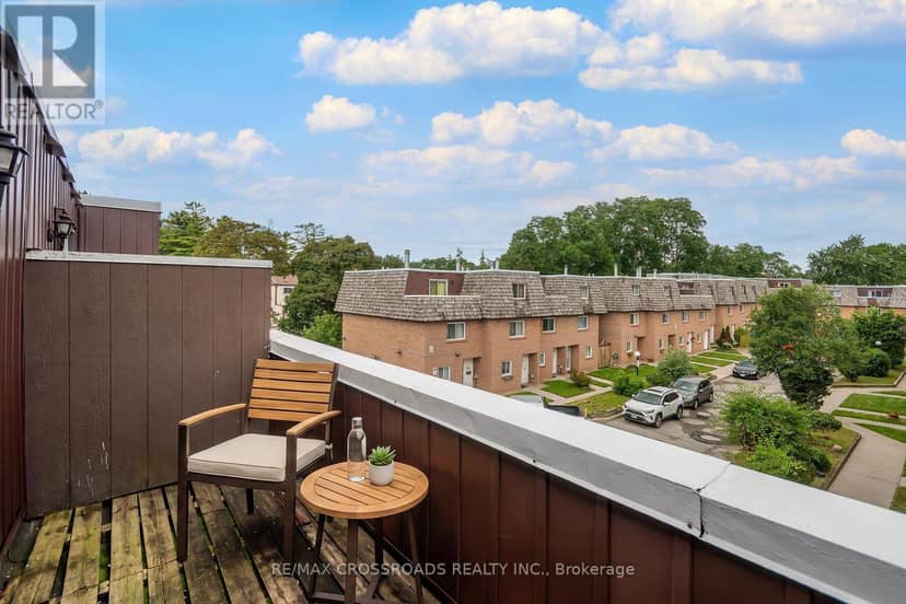 65 - 10 Rodda Boulevard — photo 16 of 36
