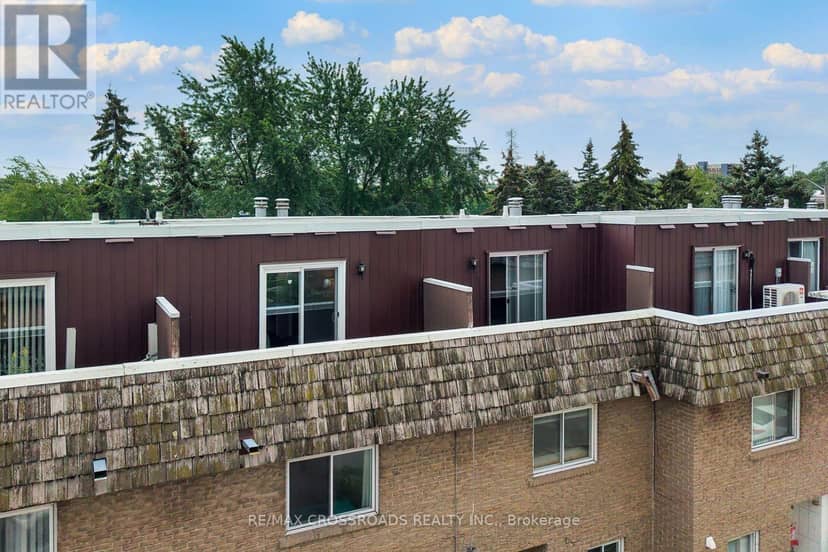 65 - 10 Rodda Boulevard — photo 17 of 36