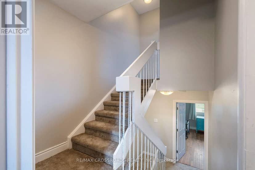 65 - 10 Rodda Boulevard — photo 19 of 36