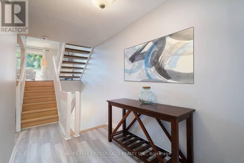 65 - 10 Rodda Boulevard — photo 23 of 36