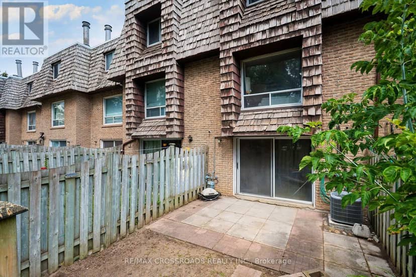 65 - 10 Rodda Boulevard — photo 26 of 36