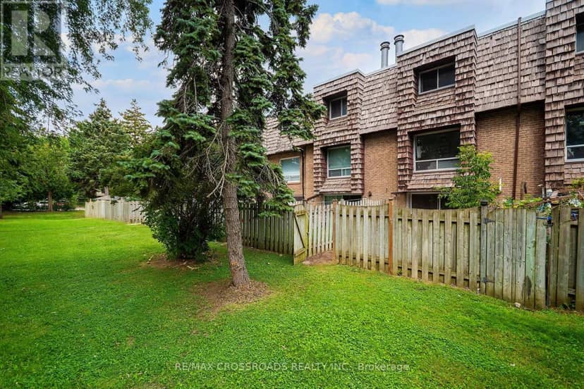 65 - 10 Rodda Boulevard — photo 29 of 36