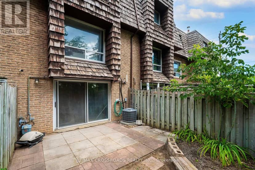 65 - 10 Rodda Boulevard — photo 31 of 36