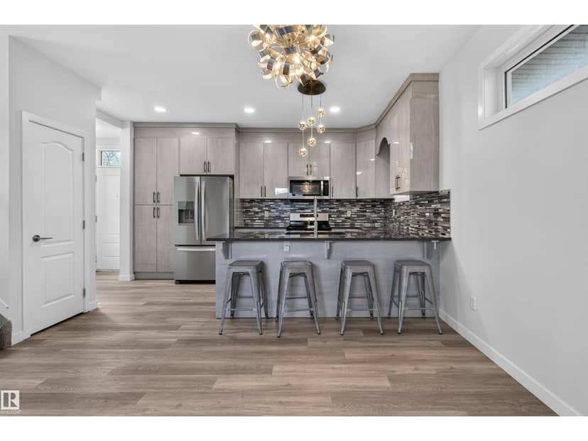 9314 107A AV NW, Edmonton, photo 2