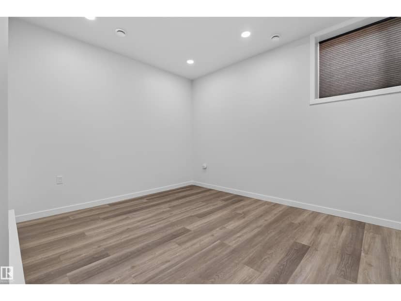 9314 107A AV NW — photo 22 of 33