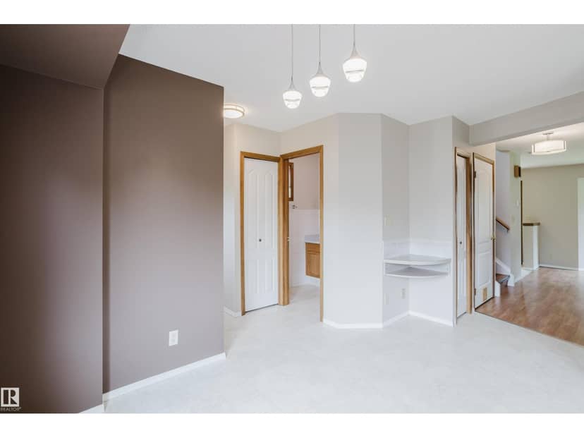 9220 92 ST NW — photo 13 of 40