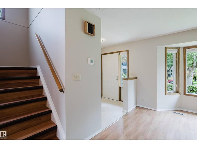 9220 92 ST NW — photo 16 of 40