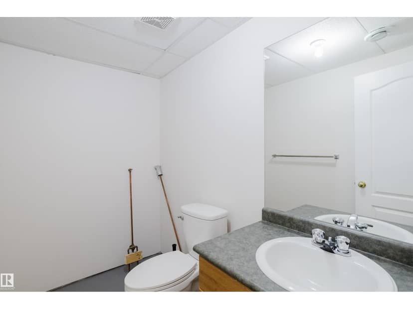 9220 92 ST NW — photo 36 of 40