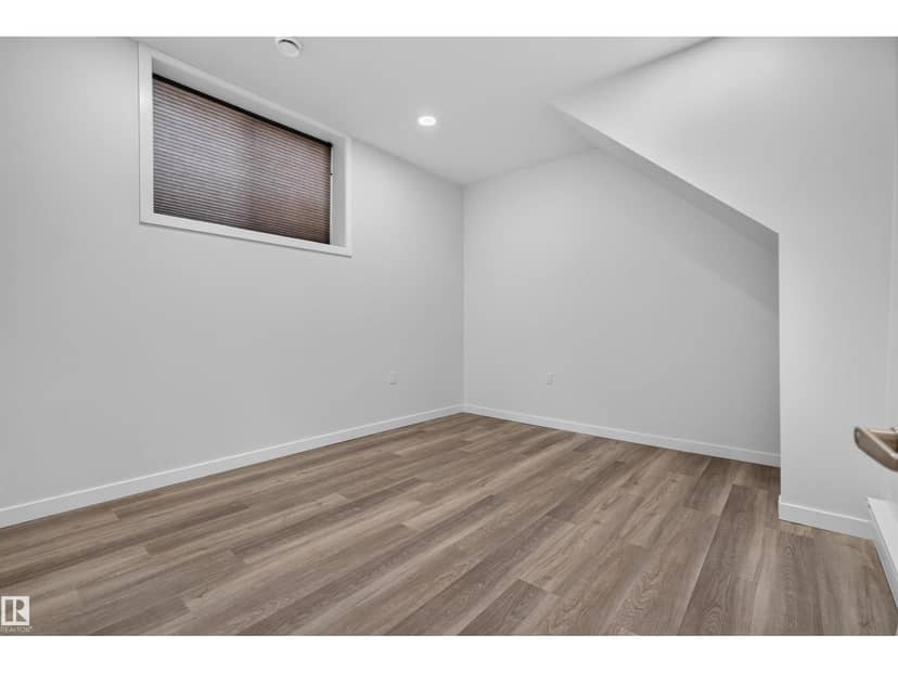 9314 107A AV NW — photo 24 of 33