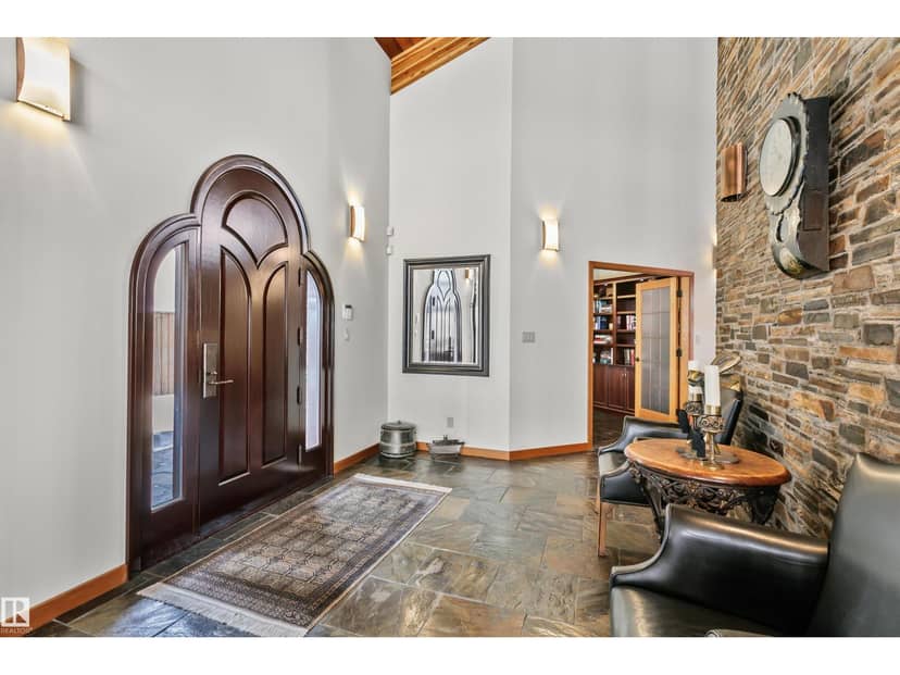 12 Wellington Cr NW — photo 9 of 40