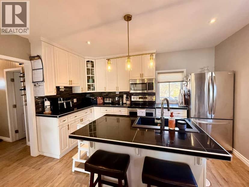 4832 51 Avenue, Irma, photo 3