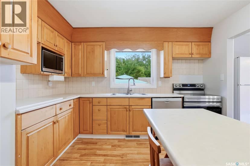 15 Harvard CRESCENT — photo 18 of 40