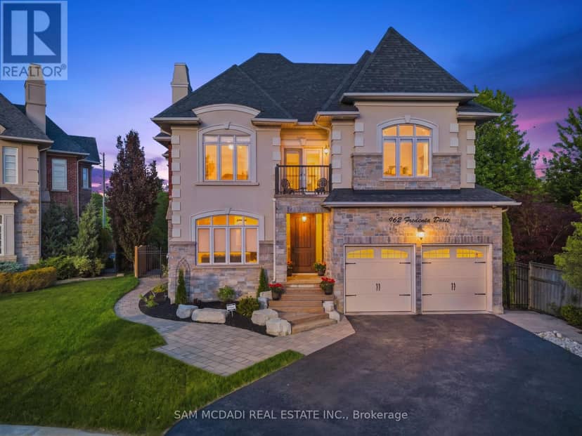 962 Fredonia Drive, Mississauga