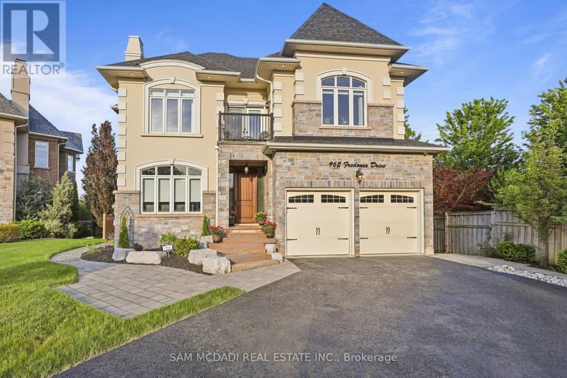962 Fredonia Drive, Mississauga, photo 2