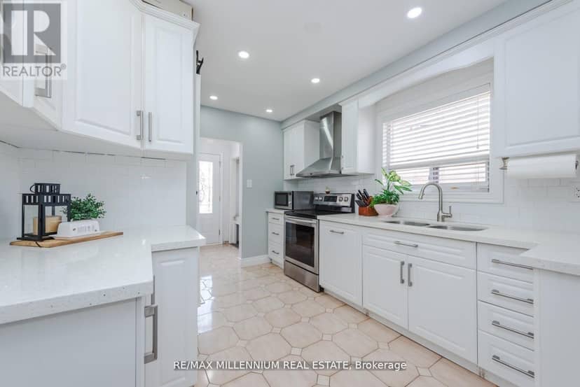13 Cumberland Drive, Brampton, photo 3