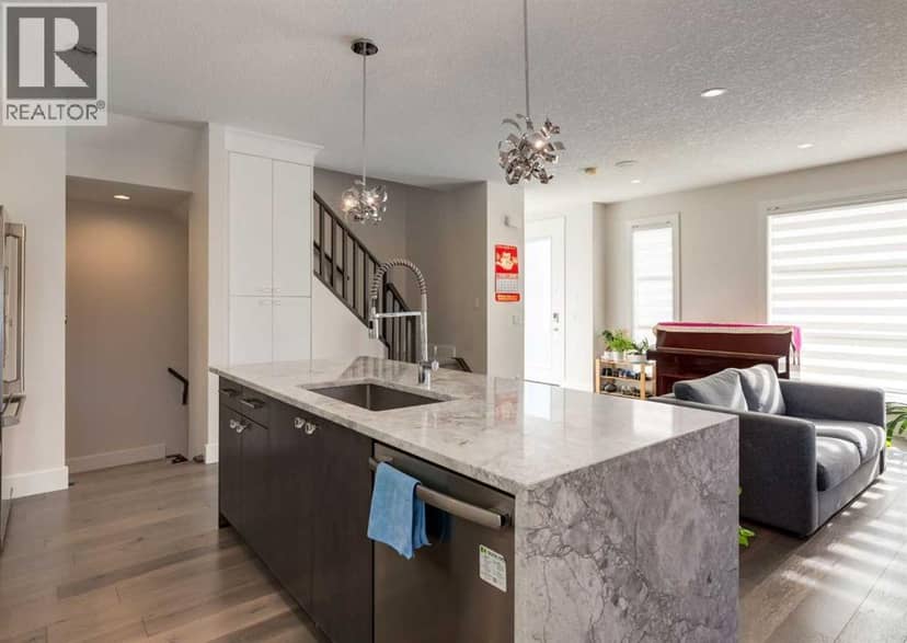 2790 19 Avenue SW — photo 11 of 40
