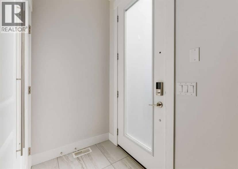 2790 19 Avenue SW, Calgary, photo 2