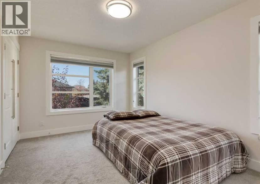 2790 19 Avenue SW — photo 23 of 40