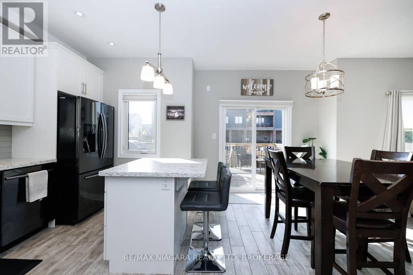 6 Bergenstein Crescent — photo 11 of 31