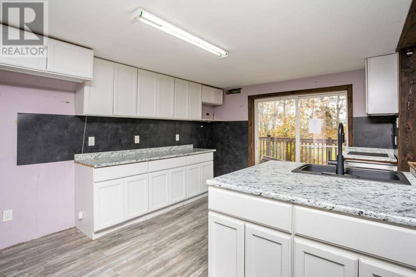 1953 HEATHERDALE Road — photo 4 of 33