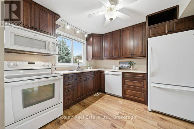 Unit 28 - 255 Northlake Drive, Waterloo, photo 3