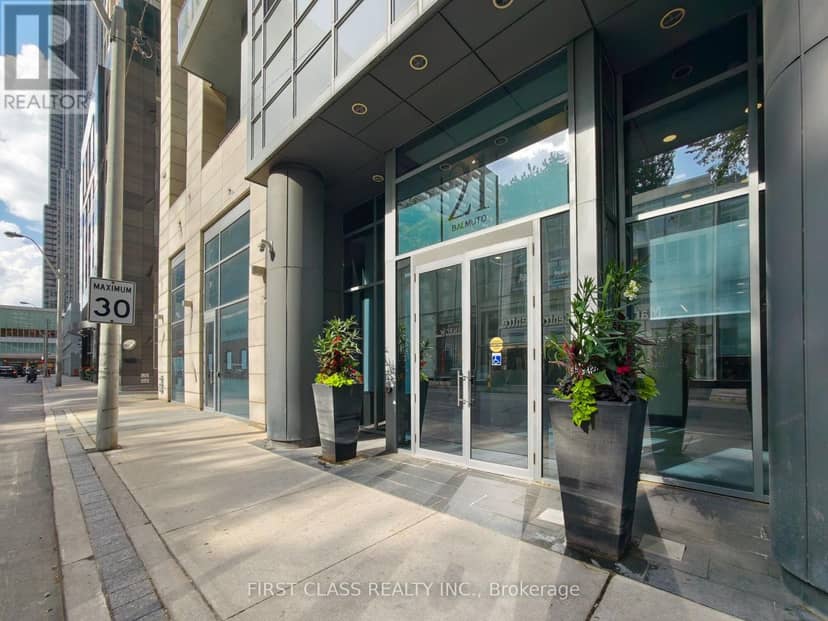 2501 - 21 Balmuto Street, Toronto, photo 2