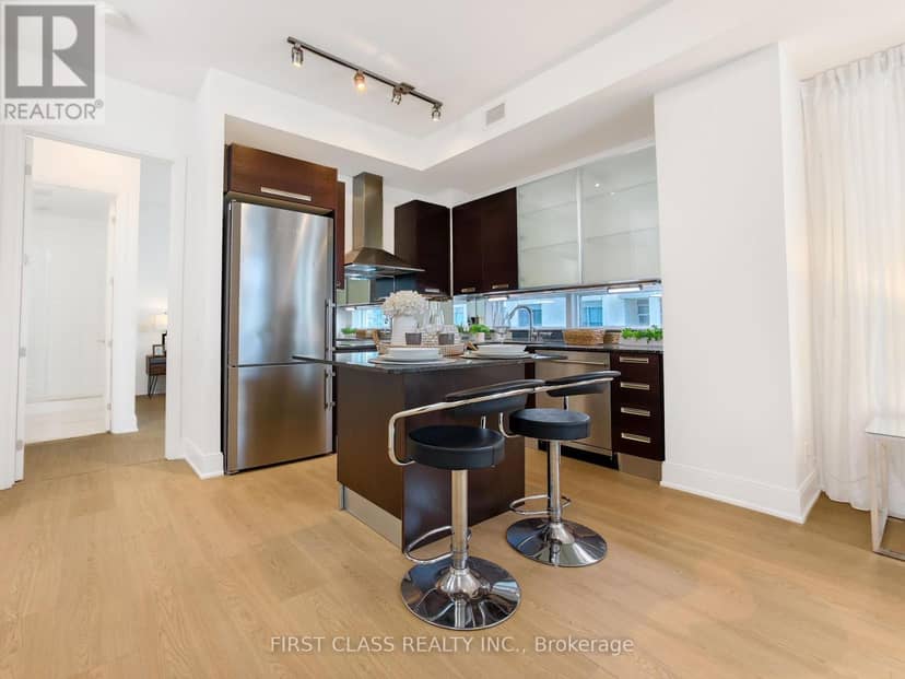 2501 - 21 Balmuto Street — photo 9 of 25