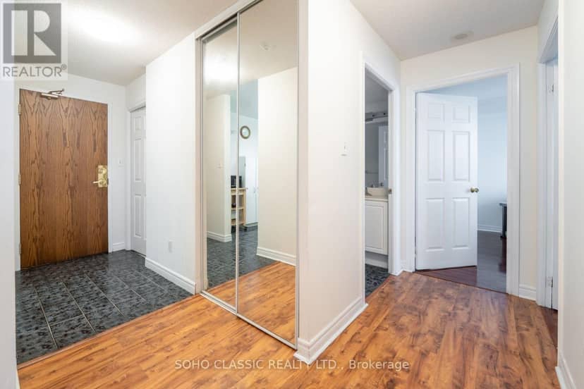 809 - 1700 Eglinton Avenue E, Toronto, photo 2
