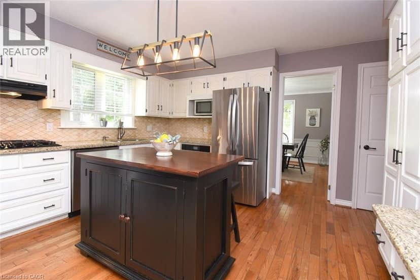 24 SHAW Street — photo 11 of 40