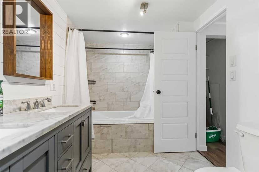 240 Grandview Crescent — photo 27 of 40