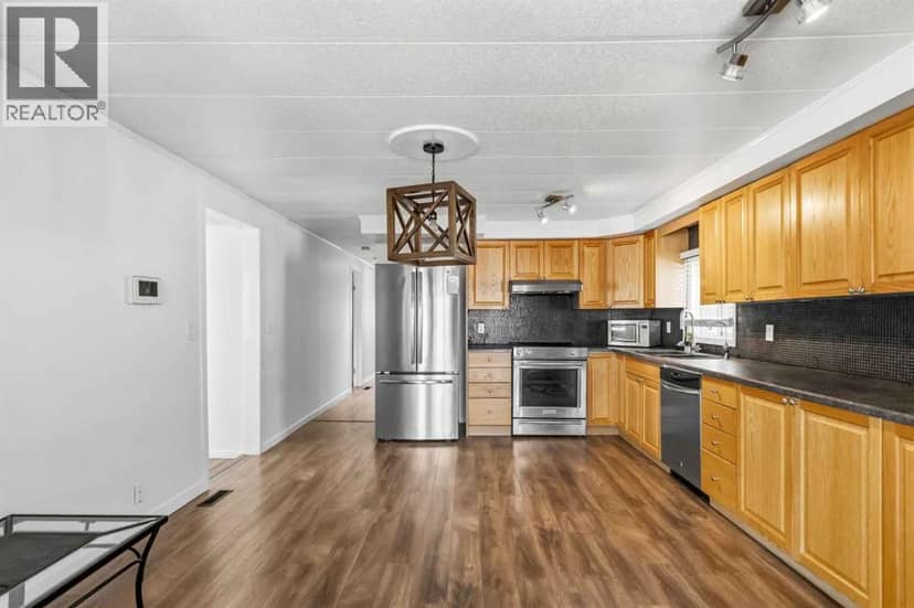 240 Grandview Crescent — photo 15 of 40