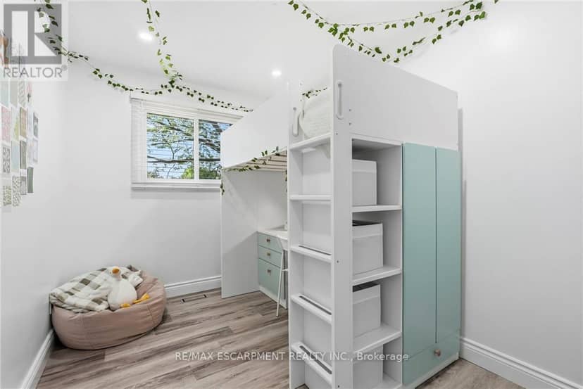 16 - 1420 Garth Street — photo 22 of 39