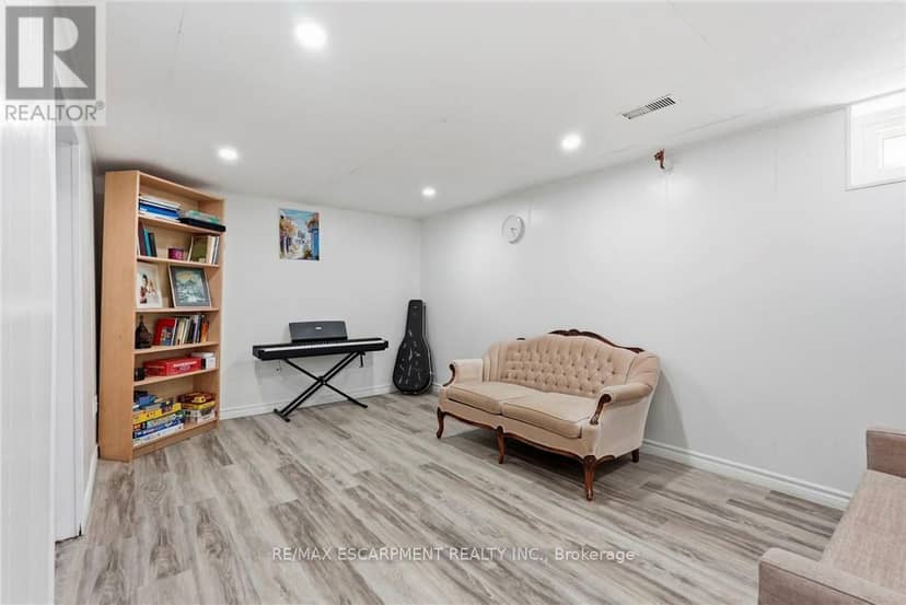 16 - 1420 Garth Street — photo 27 of 39