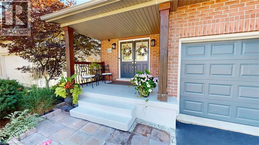723 MUNICH Circle, Waterloo, photo 2