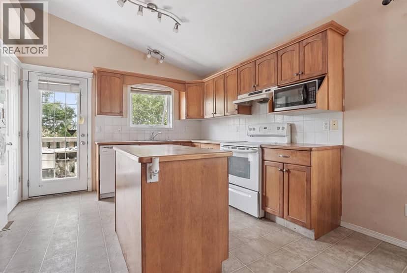 84 Aberdeen Road W — photo 11 of 34