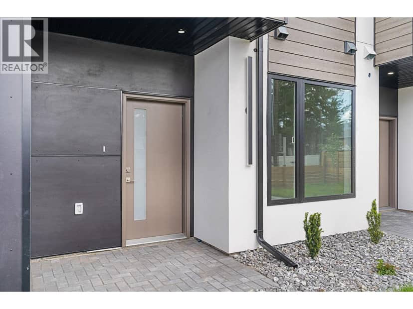 4565 Gordon Drive, Kelowna, photo 2