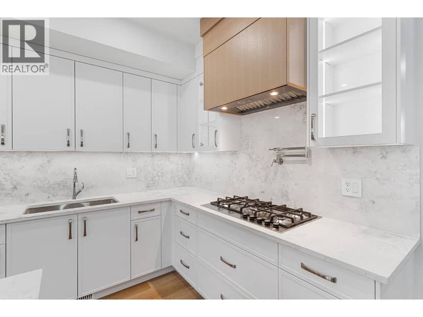 4565 Gordon Drive, Kelowna, photo 4