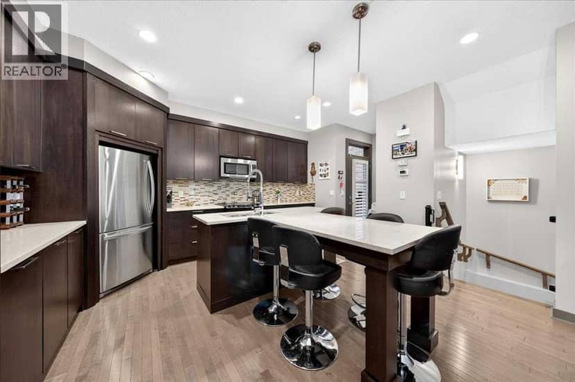 1922 29 Street SW — photo 12 of 40