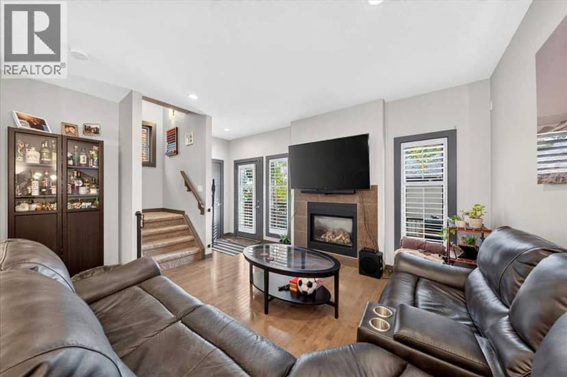 1922 29 Street SW — photo 15 of 40