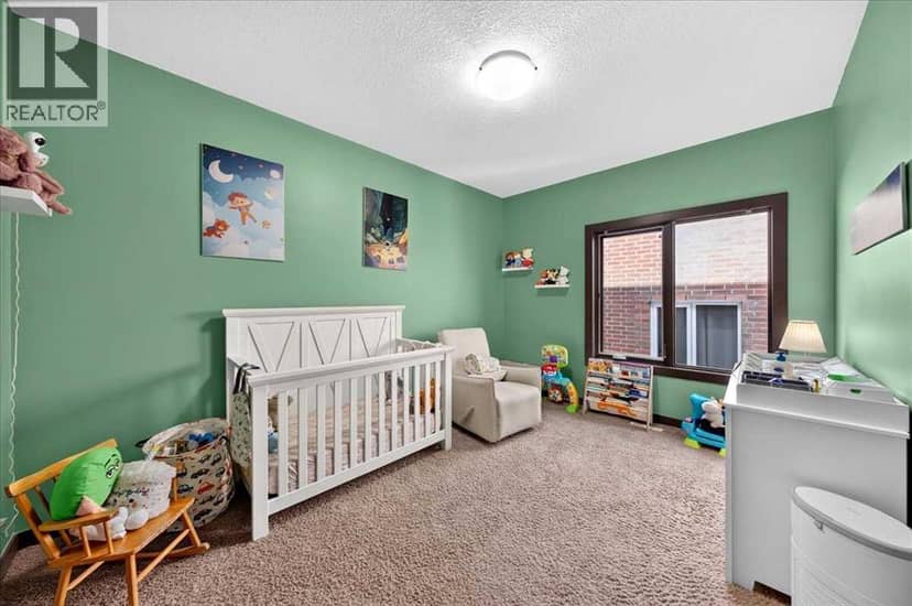 1922 29 Street SW — photo 26 of 40