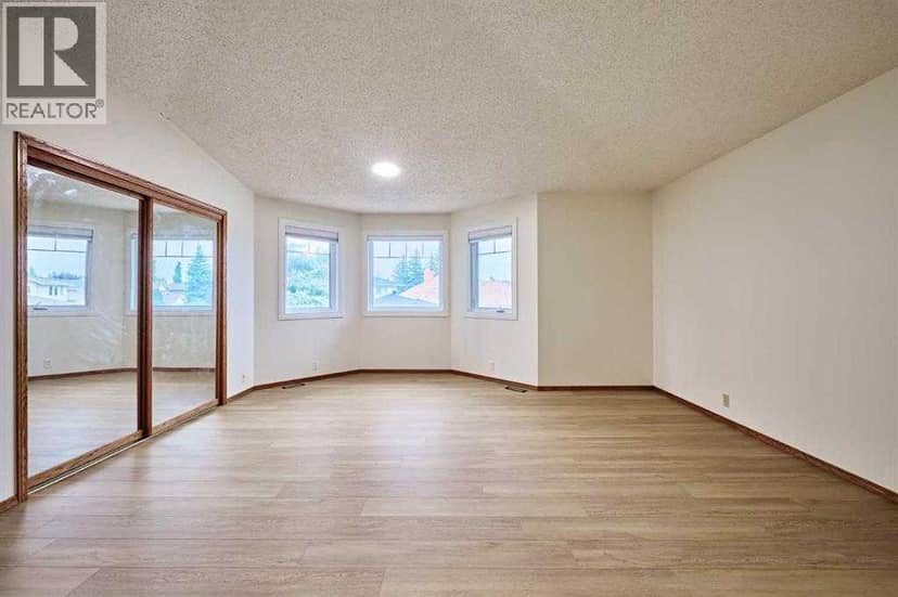 7 Suncastle Crescent SE — photo 30 of 40