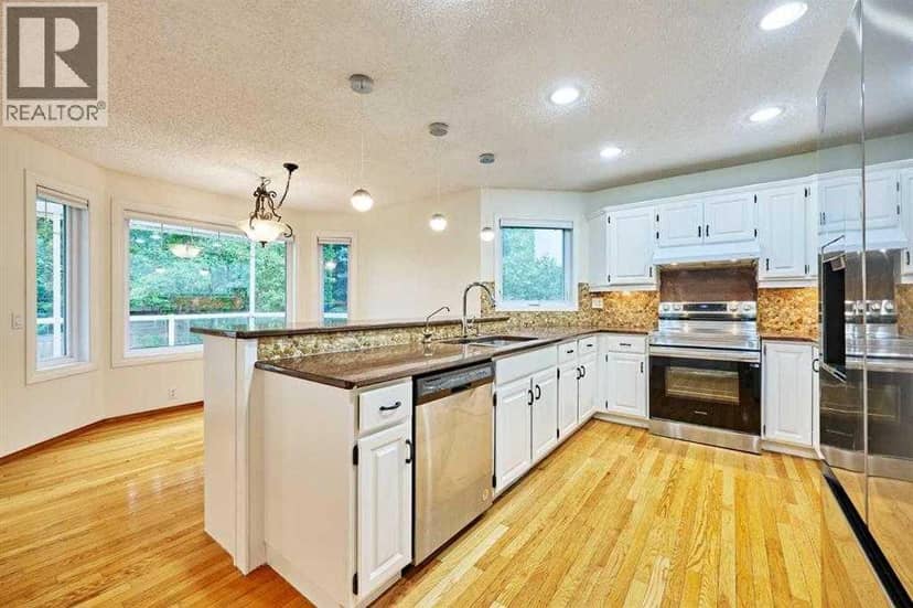 7 Suncastle Crescent SE — photo 12 of 40