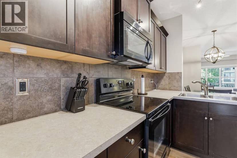 102 Clydesdale Way — photo 14 of 38