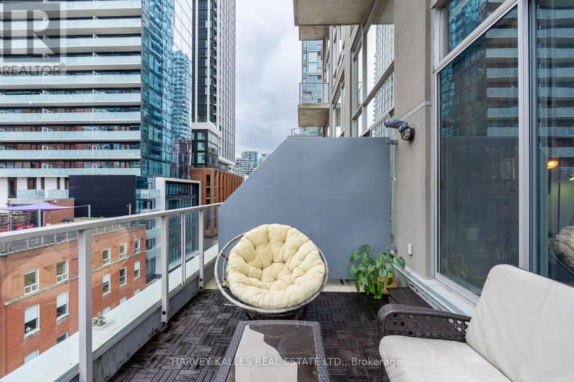 702 - 36 Charlotte Street — photo 15 of 34