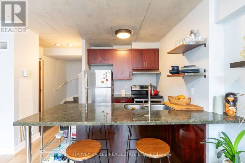 702 - 36 Charlotte Street — photo 4 of 34